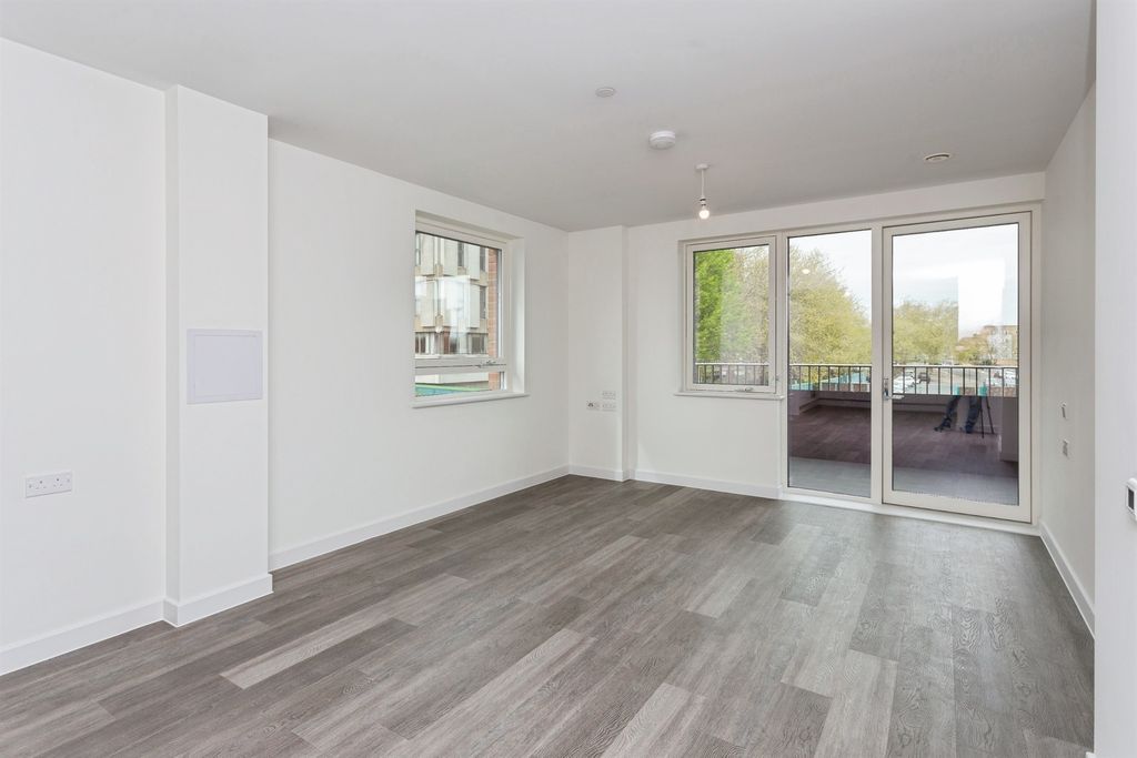 Property photo 2 of 8