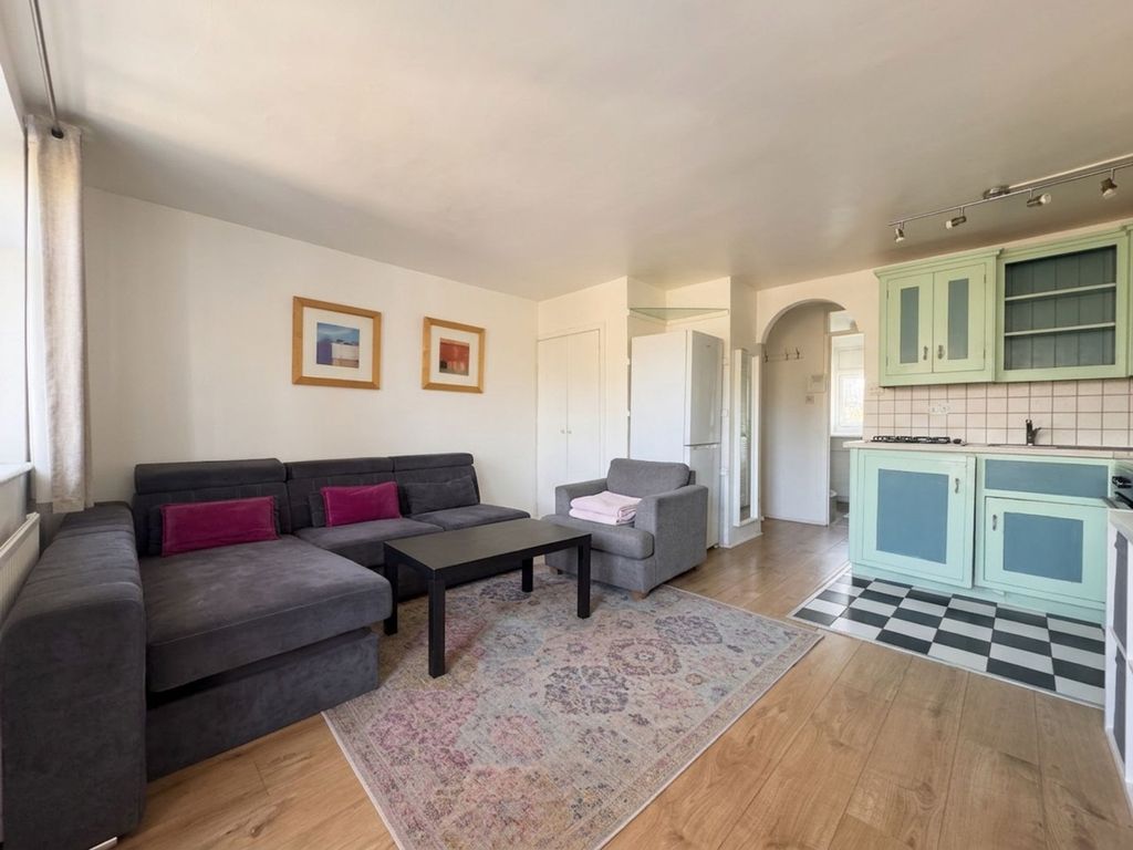 Property photo 2 of 8
