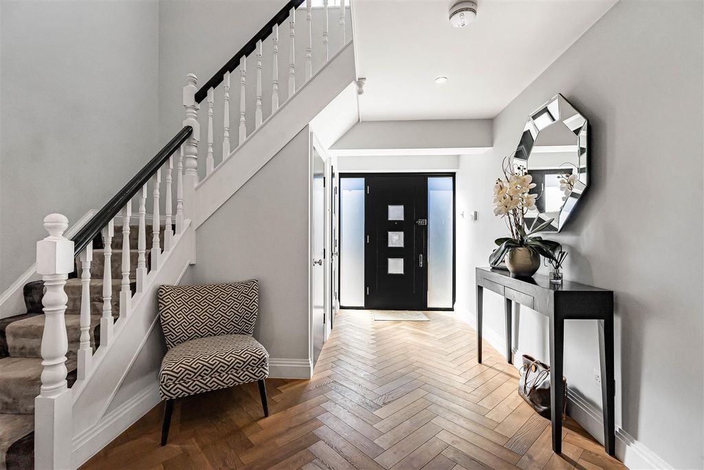 Property photo 3 of 34 4_76417.Jpg