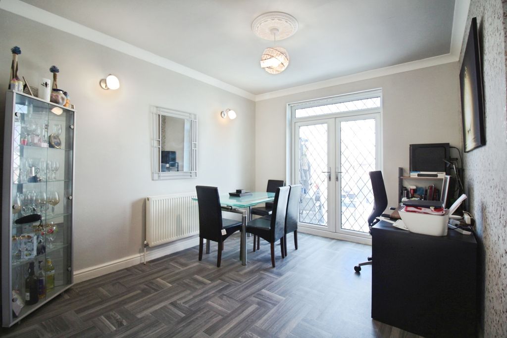 Property photo 3 of 19 Dining Room