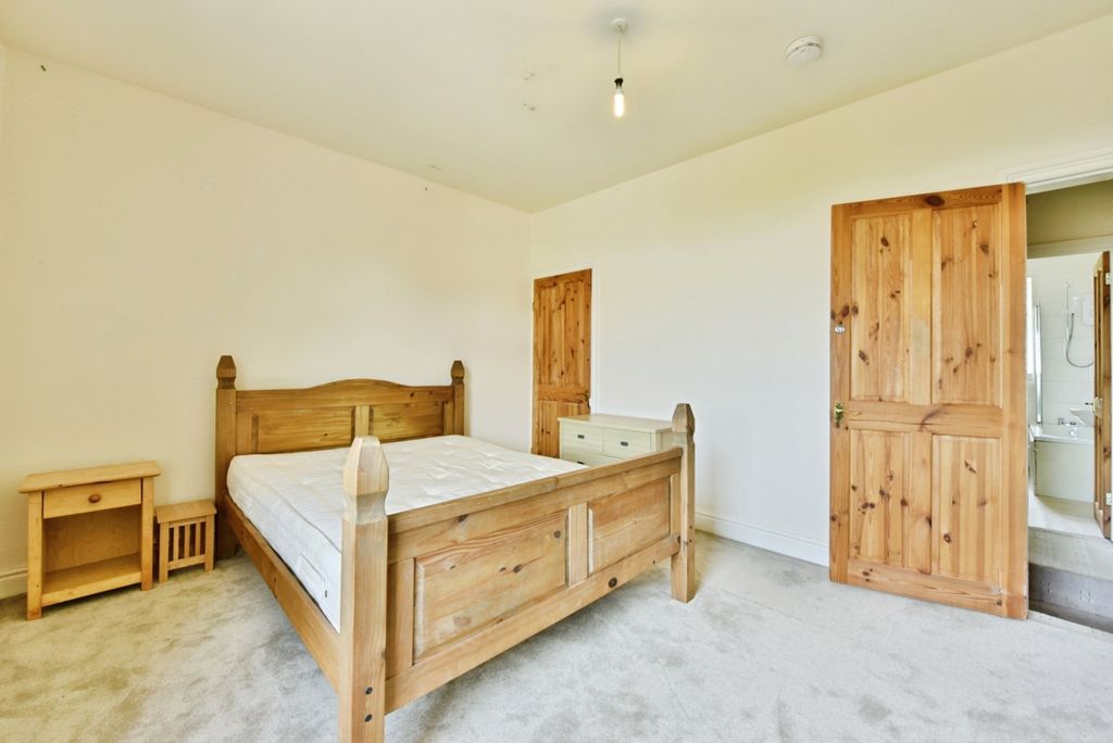 Property photo 3 of 17 Photo