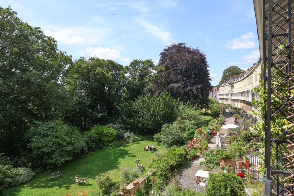 Property photo 2 of 17 Communal Garden