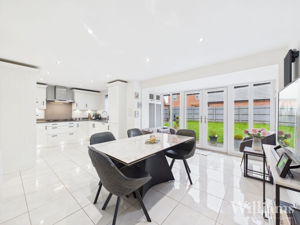 Property photo 2 of 28