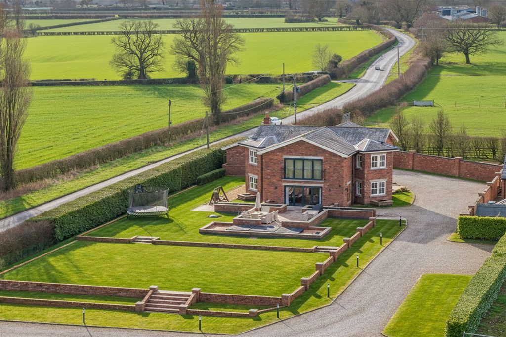 Property photo 1 of 39 (Main)