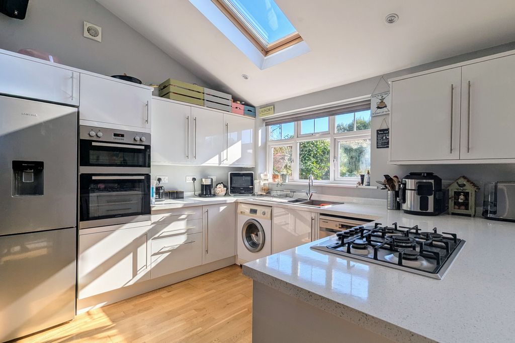 Property photo 2 of 40