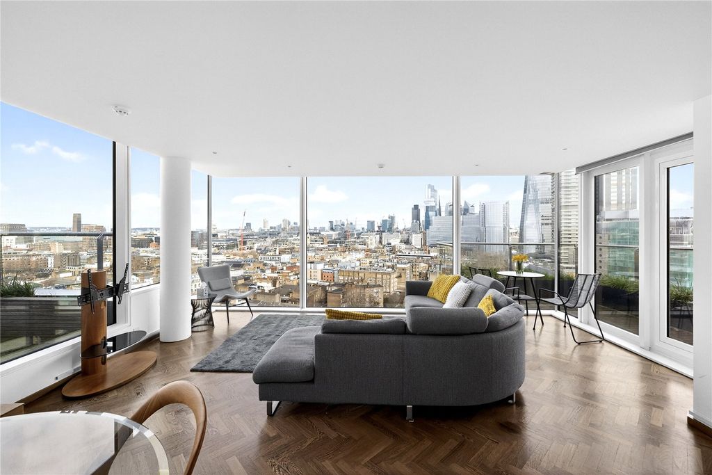 Property photo 1 of 20 Reception Room