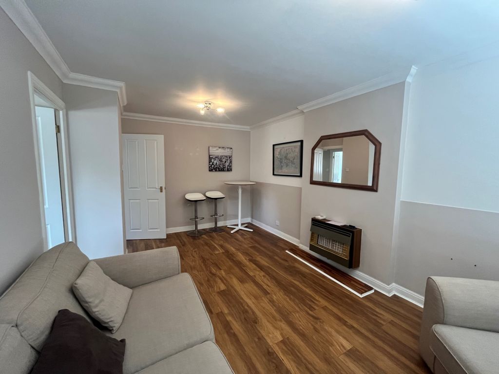 Property photo 2 of 7 Ludlow Close
