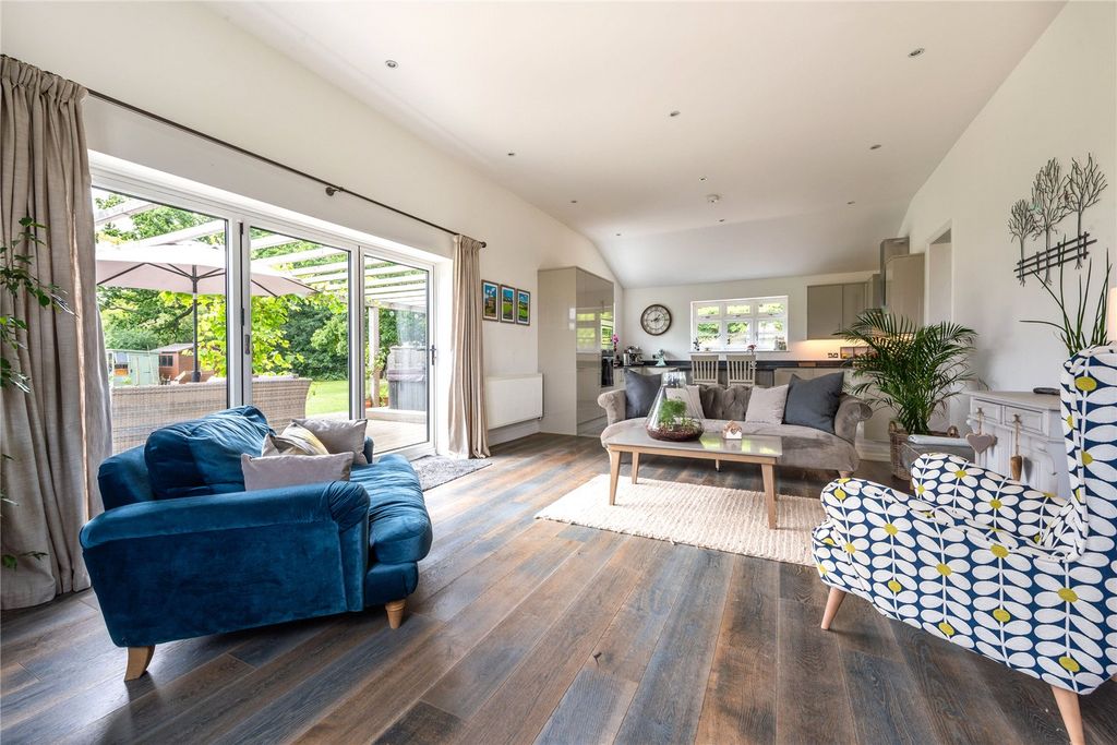 Property photo 2 of 21 Picture No. 17