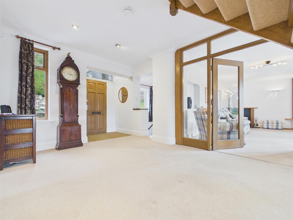 Property photo 2 of 42 Entrance Hall