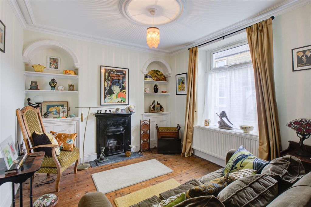 Property photo 2 of 17