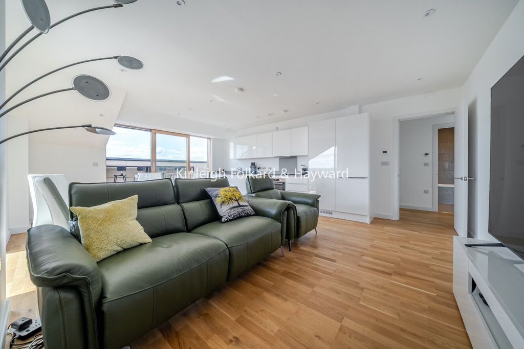 Property photo 1 of 22 Kitchen Reception