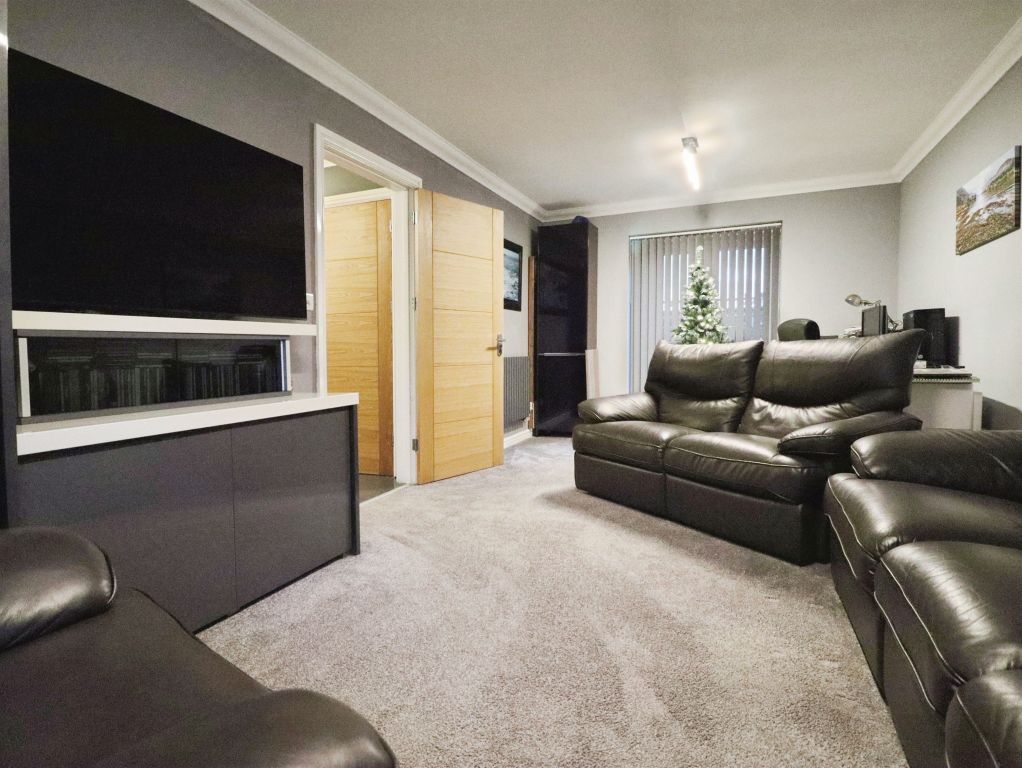 Property photo 3 of 33