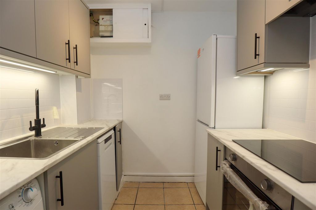 Property photo 1 of 7 Kitchen