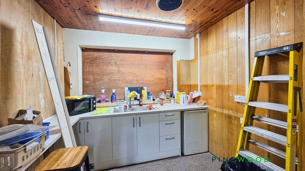 Property photo 3 of 9 Kitchen Area