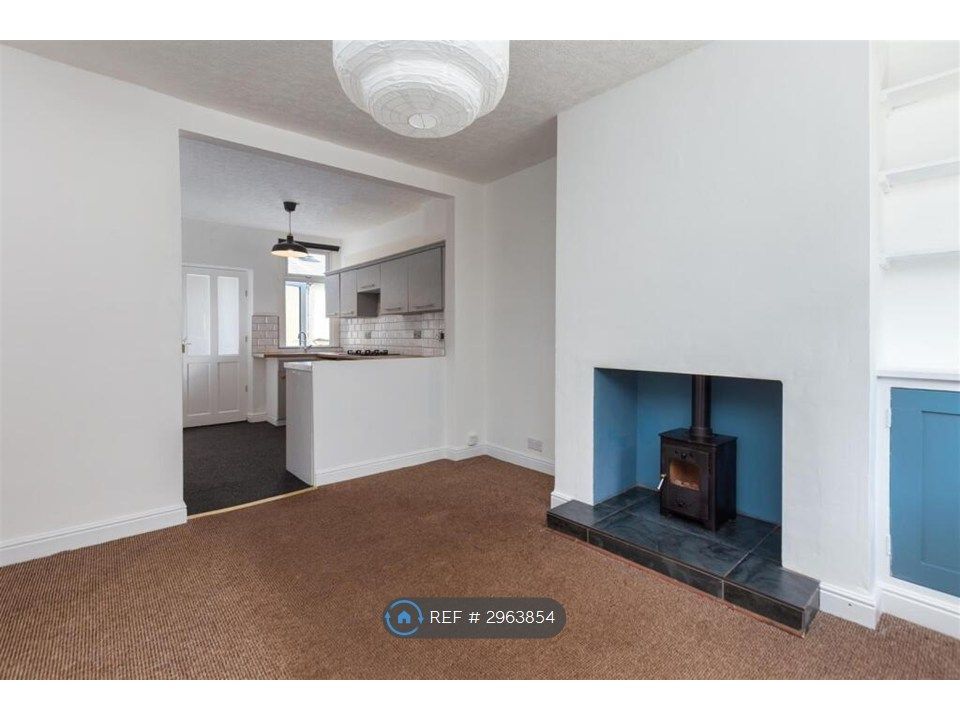 Property photo 3 of 13 Lounge To Kitchen