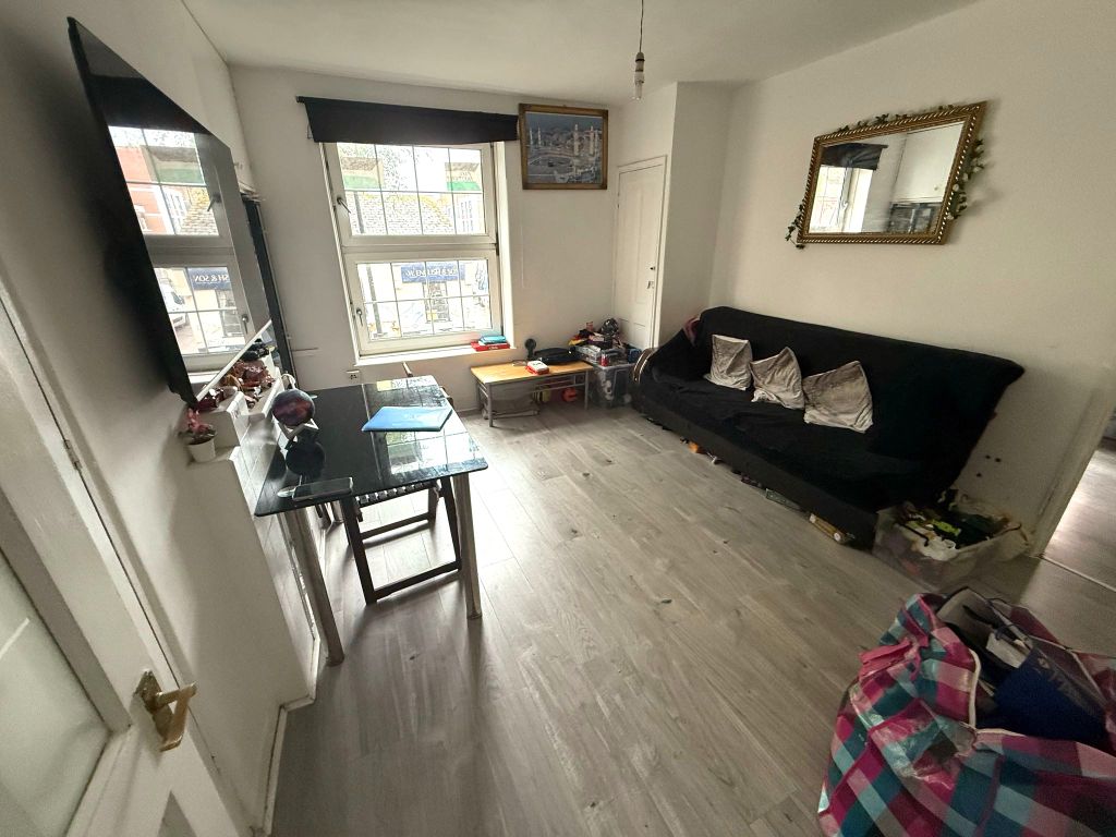 Property photo 2 of 8
