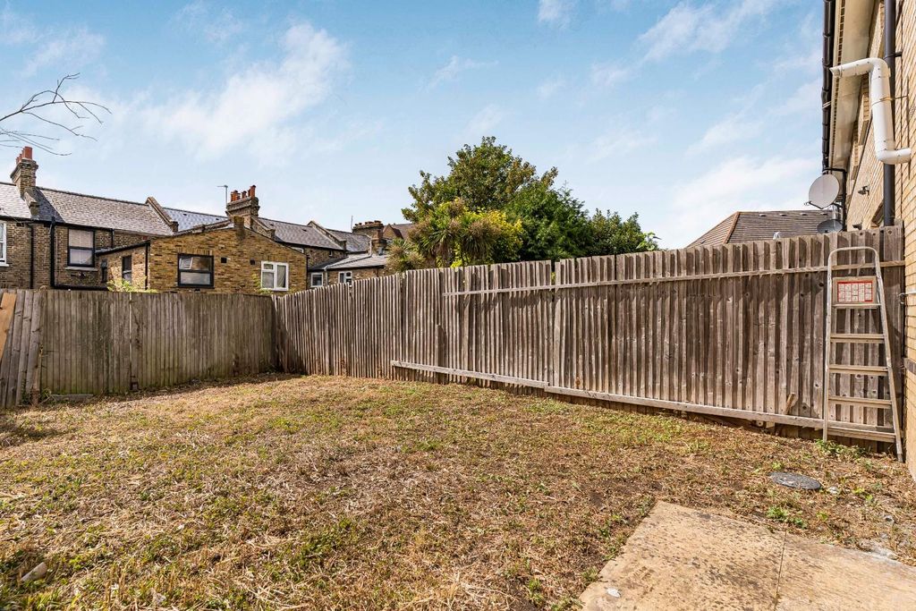 Property photo 2 of 15 13_62311.Jpg