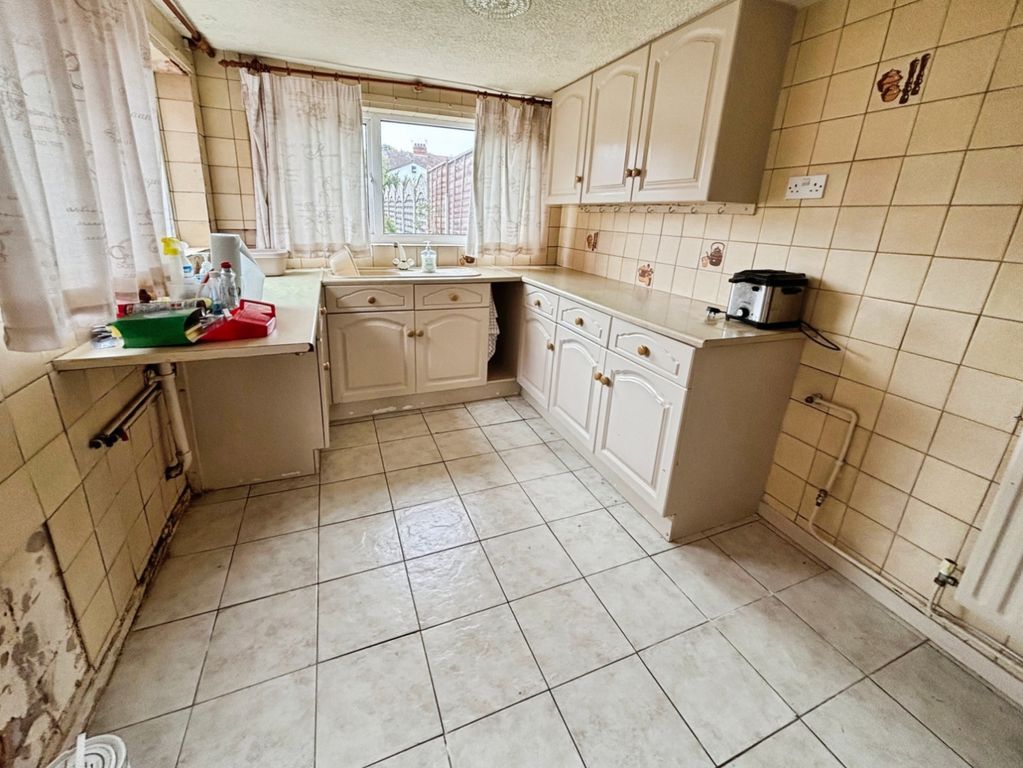 Property photo 2 of 12 Pbox-Kitchen-345814.Jpeg