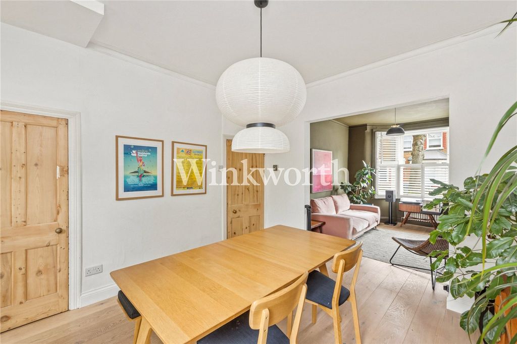 Property photo 3 of 24 Picture No. 01