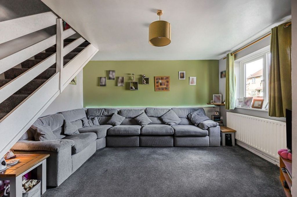 Property photo 2 of 18 Living1