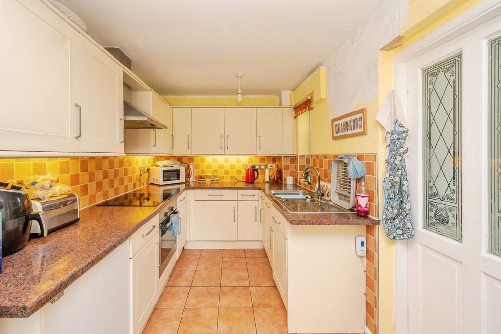 Property photo 2 of 17