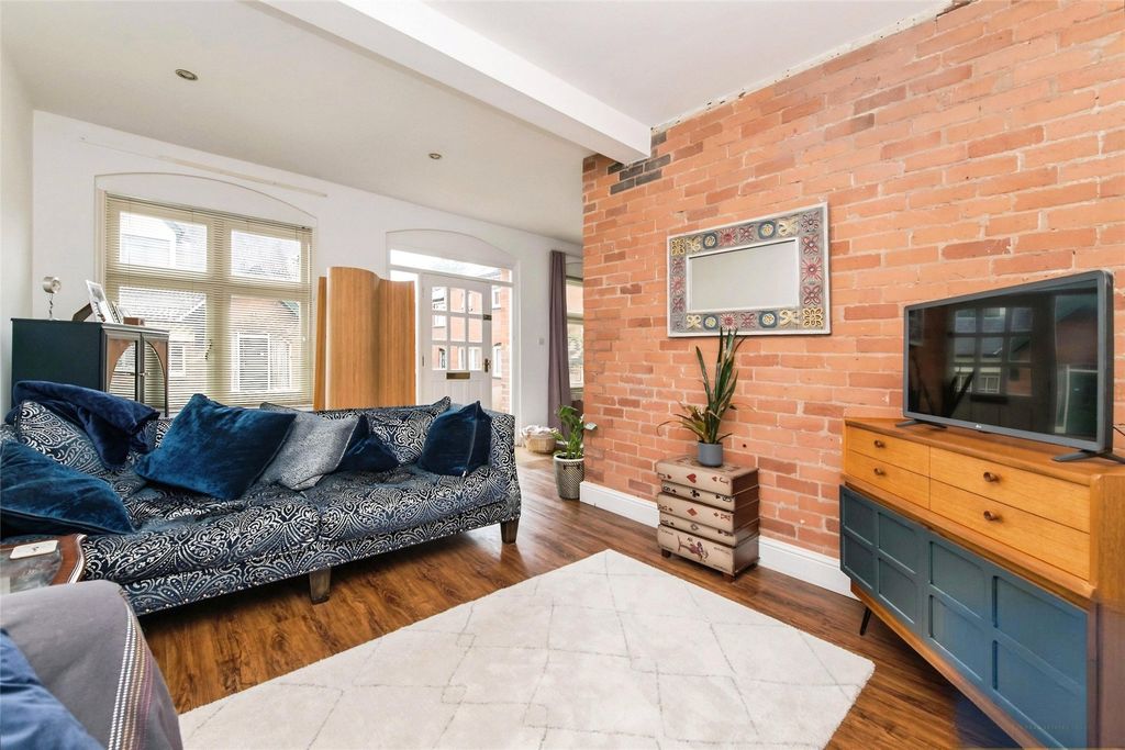 Property photo 2 of 21 Living Room