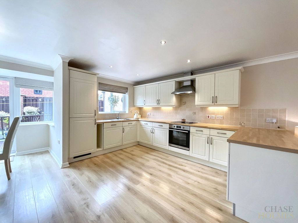 Property photo 2 of 39