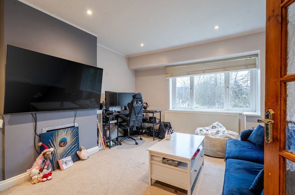 Property photo 2 of 19 1394059-14-694A96...