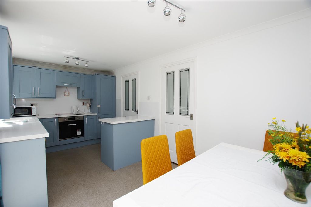 Property photo 2 of 15 Kitchen/Diner