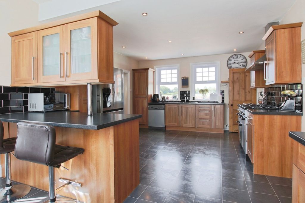 Property photo 2 of 26 4260146