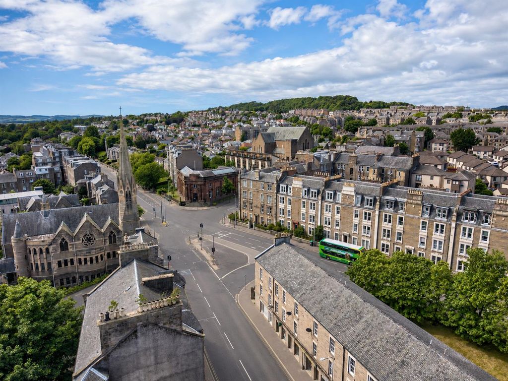 Property photo 2 of 16 2L 207 Perth Road Dundee-10.Jpg