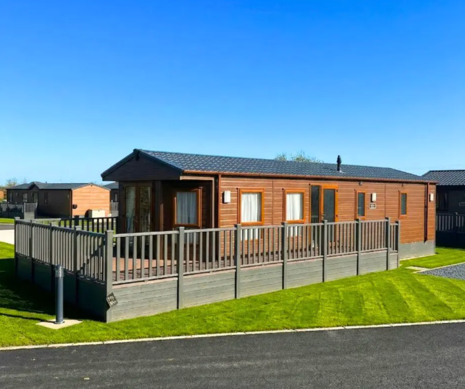 Property photo 1 of 6 Oakwood Diamond Lodge Exterior At Oakwood Retreat Country Park