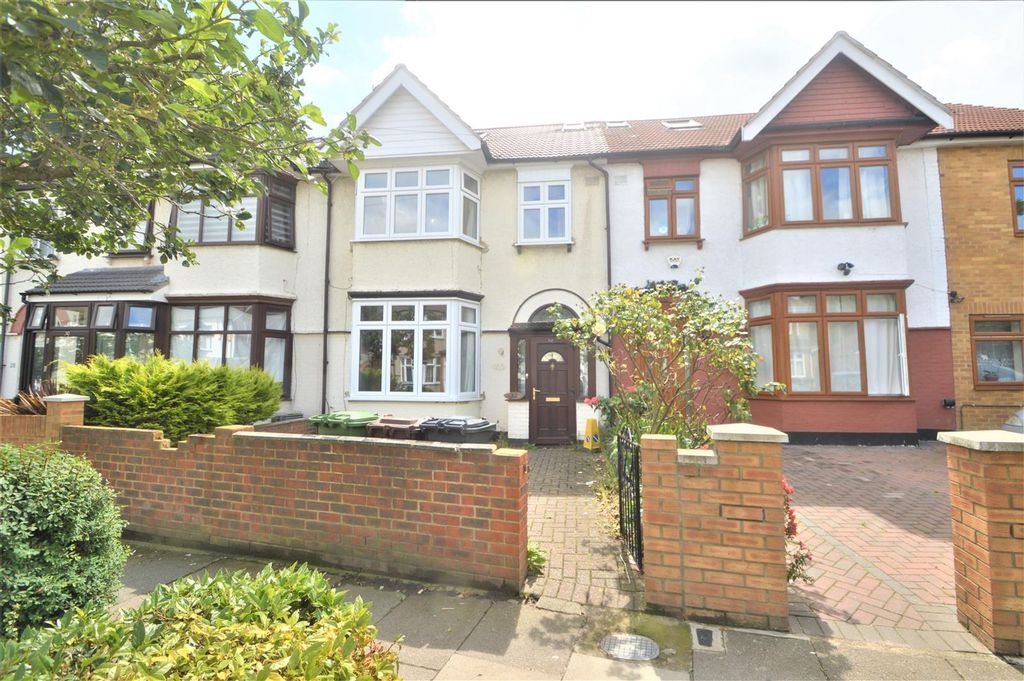 Property photo 1 of 15 Cranleigh Gardens Ig11