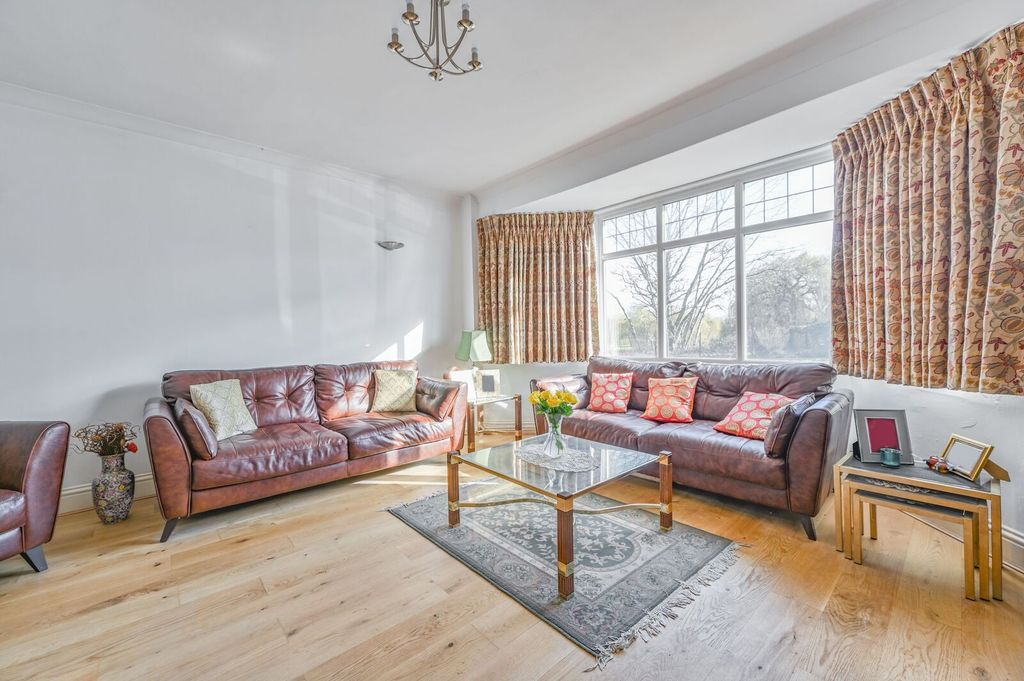 Property photo 2 of 18