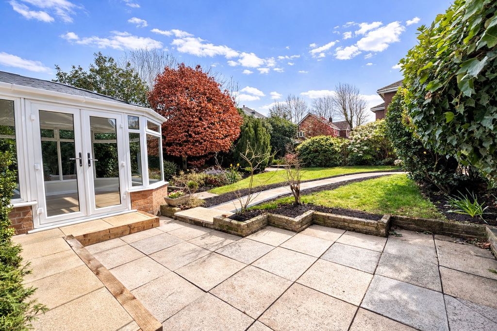 Property photo 3 of 11 Garden