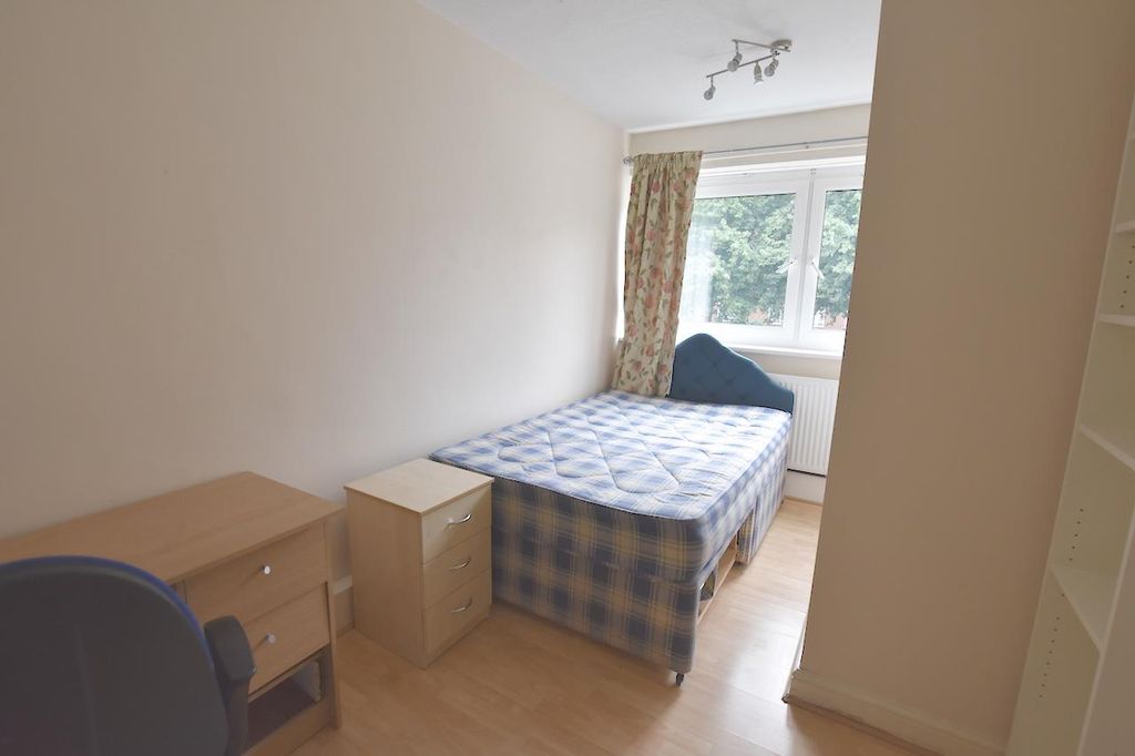 Property photo 1 of 14 Bed 2 New.Jpg