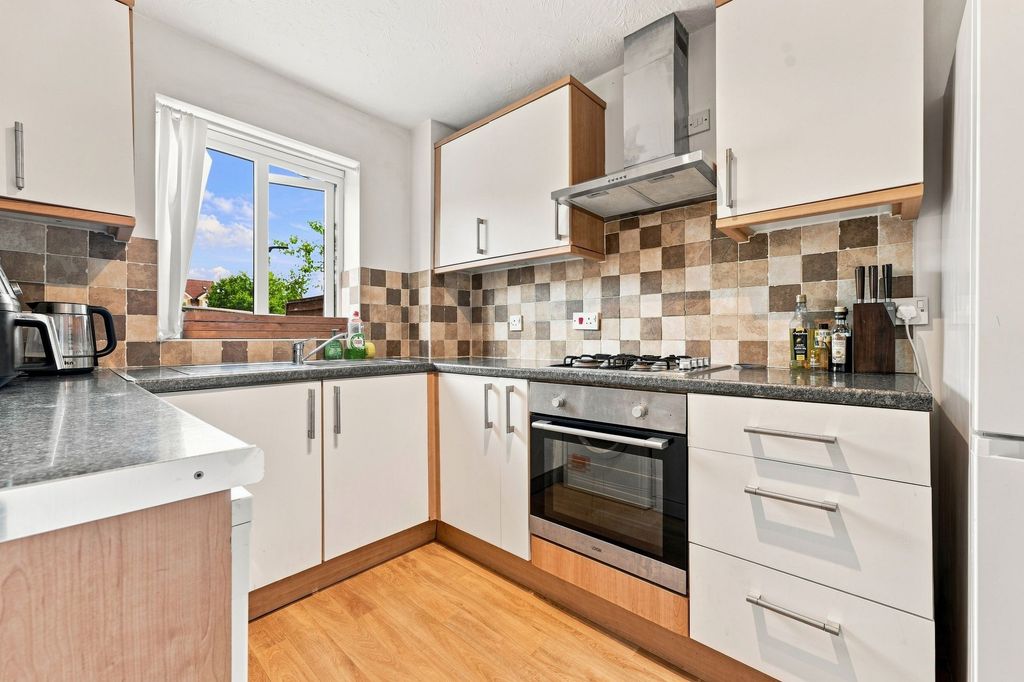 Property photo 3 of 24