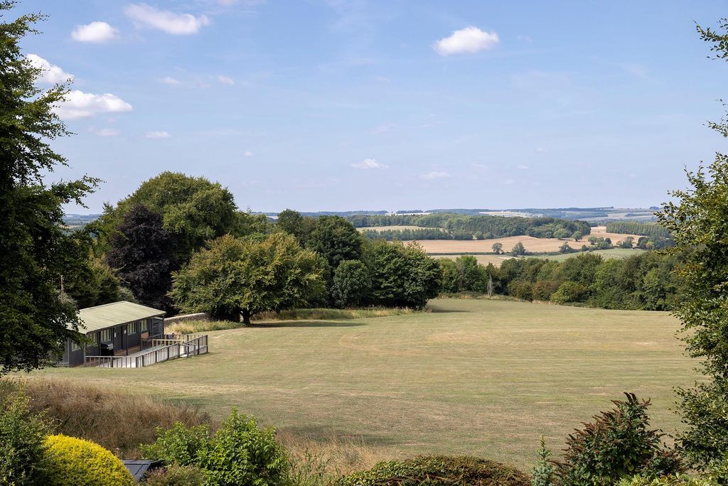 Property photo 2 of 13 Image