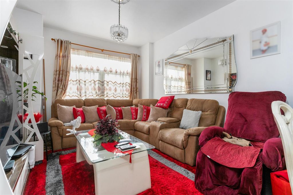 Property photo 2 of 12 1002202613_Tils_9 Thackeray Avenue _N17 9DT_014.Jp