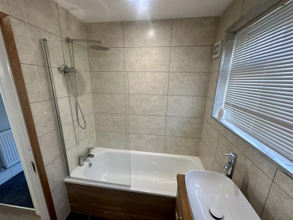 Property photo 2 of 7 Bathroom