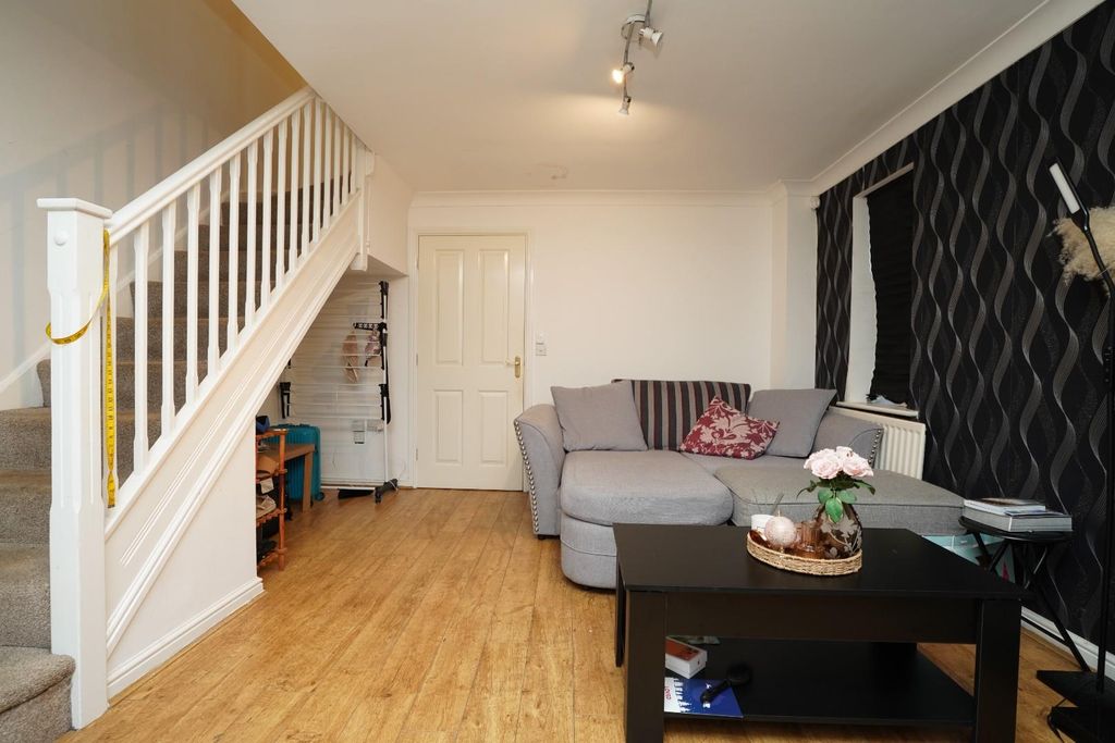 Property photo 2 of 11 Living Room