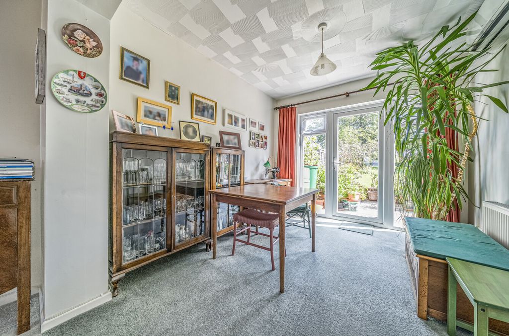 Property photo 3 of 24 1350550-21-68c2Ca...
