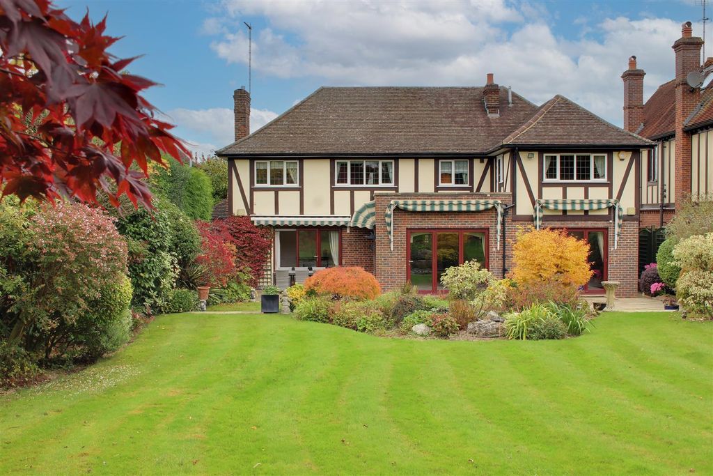 Additional image 6 of 4 bed detached house for saleBrookmans Avenue, Brookmans Park AL9