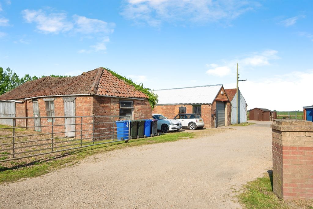 Property photo 3 of 26