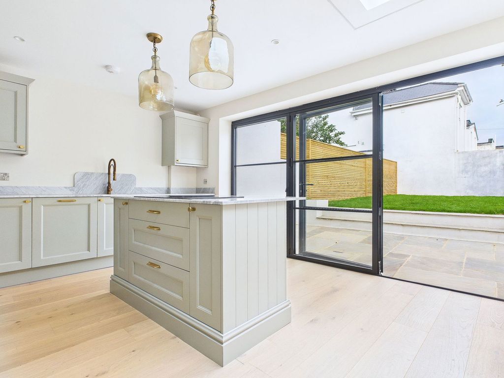 Property photo 3 of 28