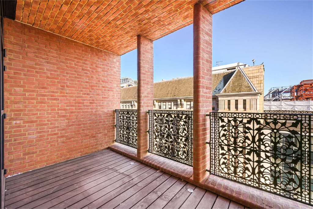 Property photo 3 of 11 Balcony
