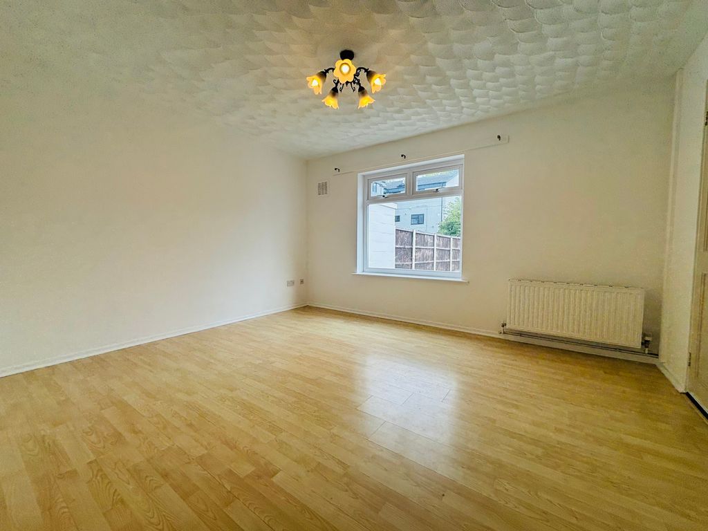 Property photo 2 of 11 Image