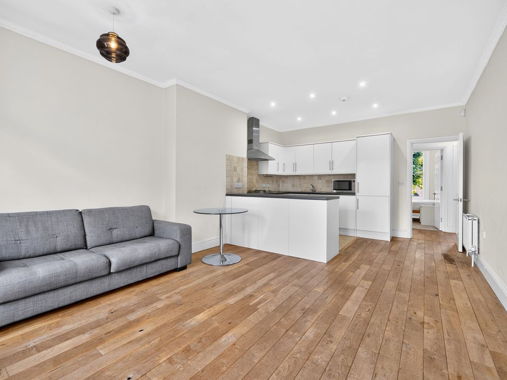 Property photo 1 of 18 Reception/Kitchen