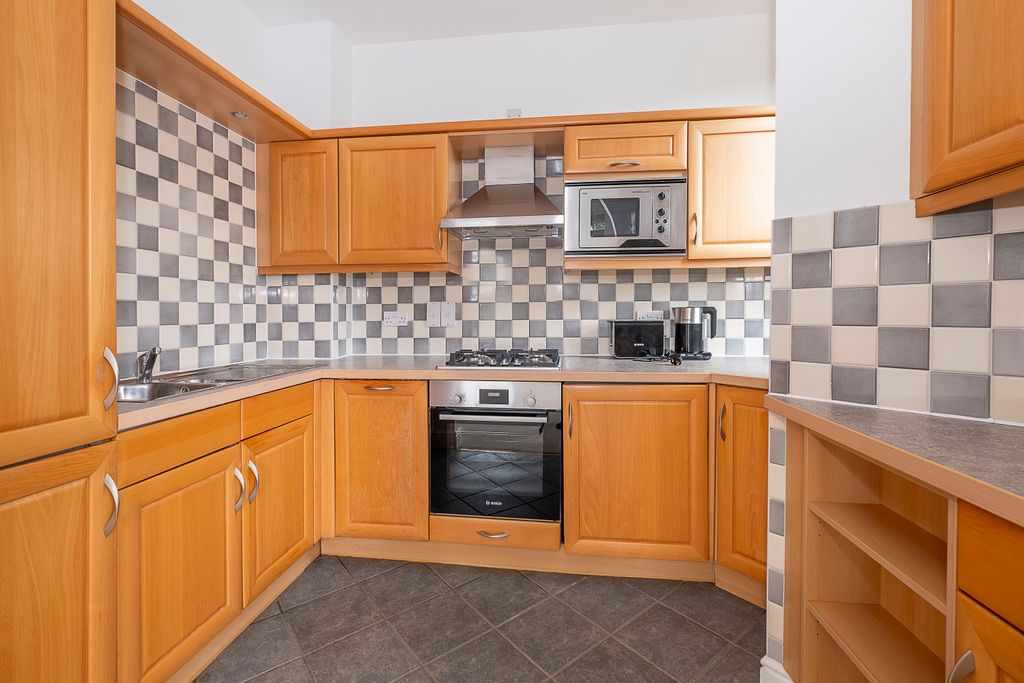 Property photo 2 of 8