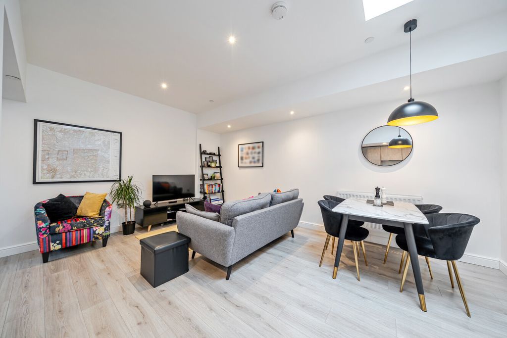 Property photo 2 of 11 1461122-6-6A0c2c7...